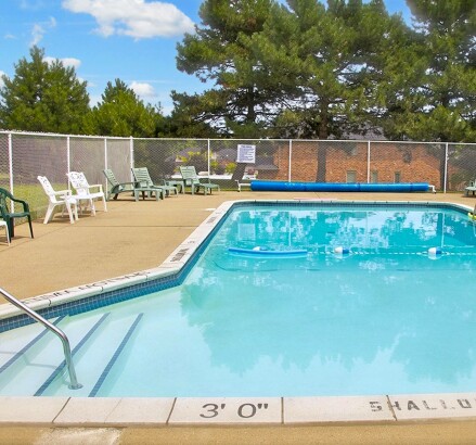 Leamington Towers Outdoor Pool