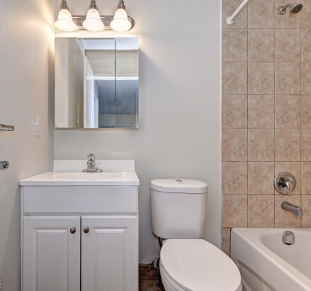 Skyline 270 Waterloo Ave Unit 304 Bathroom 2