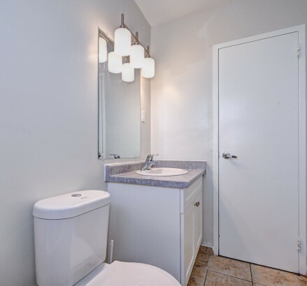 Skyline Living 85 Willow Rd Unit 606 Bathroom 1